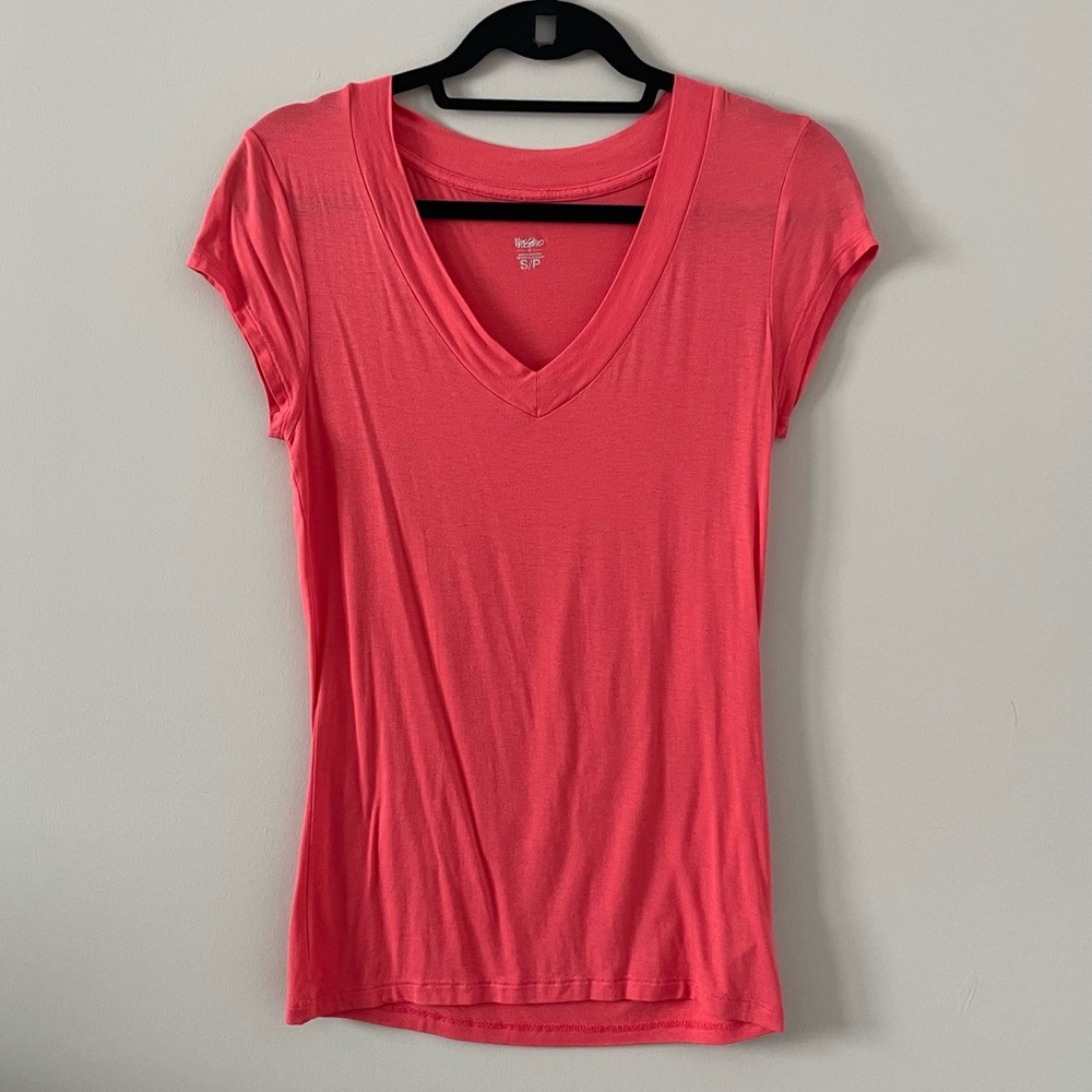 🌺 Mossimo V-Neck Short Sleeve T-Shirt - Bright Coral Pink 🌺